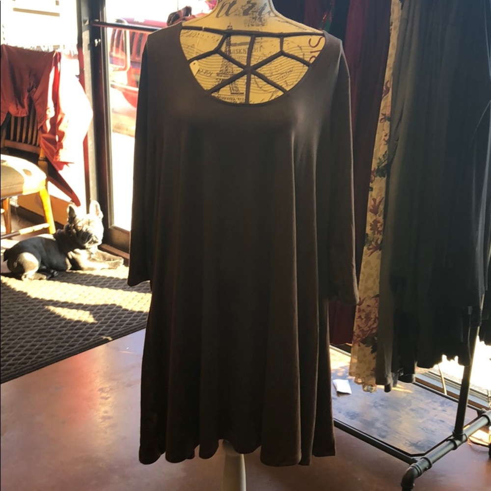 3/4 sleeve brown crisscross dress